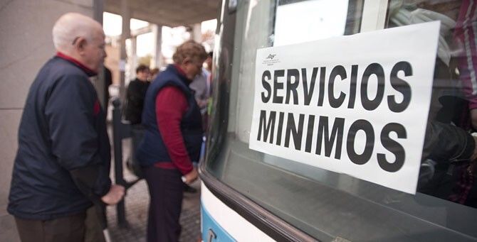 La huelga de Emtusa deja un solo autobús por línea