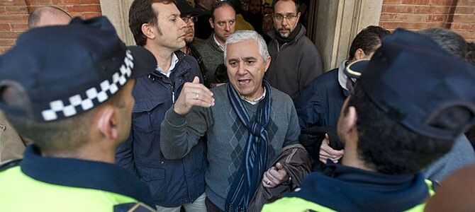 El Ayuntamiento abre la puerta a los despidos de continuar la huelga de Emtusa