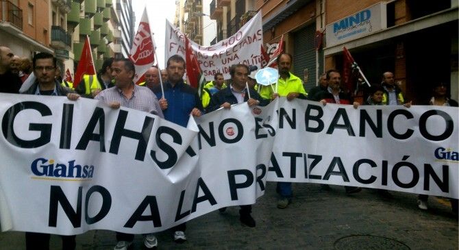 Centenares de trabajadores de Giahsa colapsan las calles exigiendo un plan de viabilidad