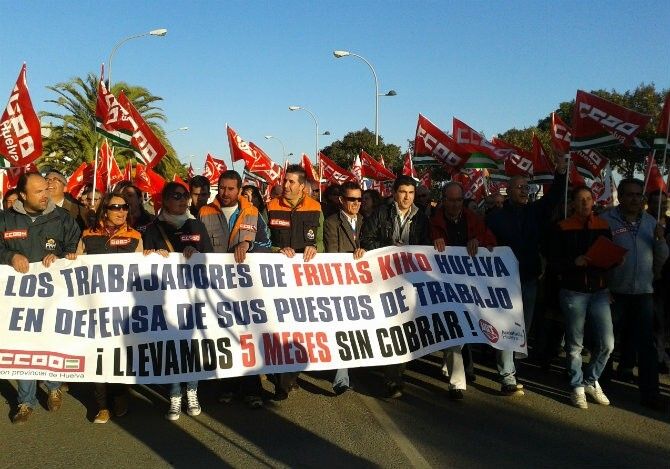 Los trabajadores de Frutas Kiko se manifiestan “en defensa de sus puestos de trabajo” y por sus salarios