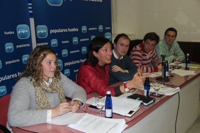 El PP afirma que los recortes del bipartito dejan a Huelva en el “furgón de cola” en educación