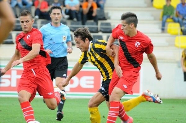 Álvaro González podría irse cedido al Alcoyano hasta final de temporada