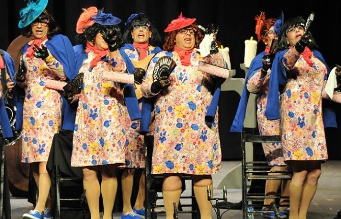 Un conjuro en forma de bellas coplas hechiza al Gran Teatro