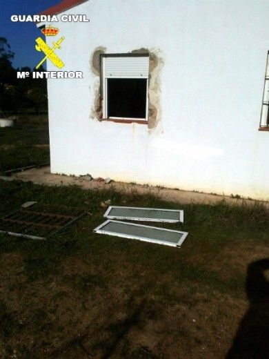 La Guardia Civil detiene en Rociana a cuatro personas cuando intentaban robar en una casa