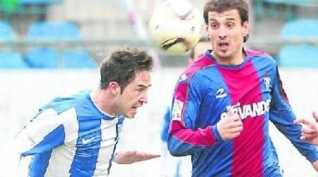 Kike Tortosa busca resurgir en el Alcoyano tras pasar desapercibido por Huelva y Vitoria
