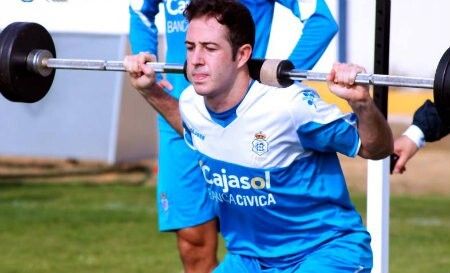 Kike Tortosa busca resurgir en el Alcoyano tras pasar desapercibido por Huelva y Vitoria