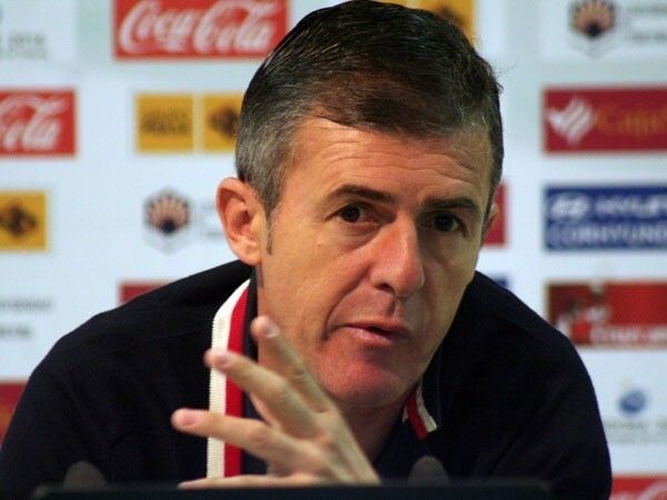 Lucas Alcaraz dimite como técnico del Aris