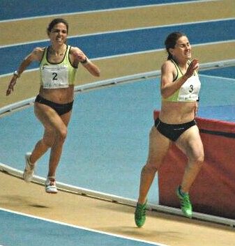 Alba López, campeona de Andalucía de 800 en pista cubierta