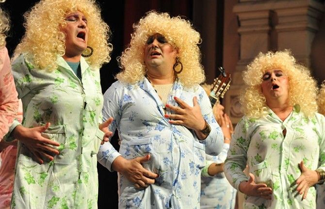 'Los ilusionistas' y 'La gallina vieja' triunfan en el Gran Teatro