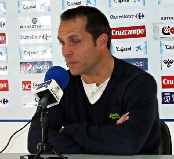 Sergi cree que aún no han encadenado tres triunfos por 'creernos superiores sin jugar el partido'