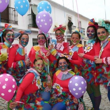El pasacalles cierra el carnaval cartayero