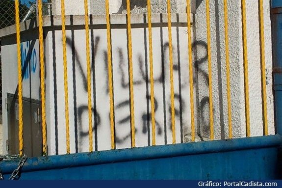 Aparecen pintadas con insultos contra Juan Villar en Cádiz