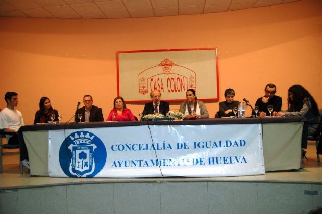 Una mesa de debate intergeneracional abre la programación del Día de la Mujer