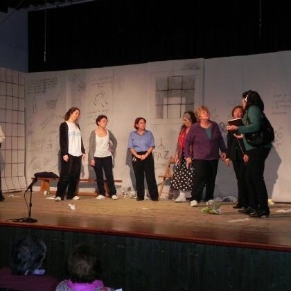 Representación teatral solidaria en Palos