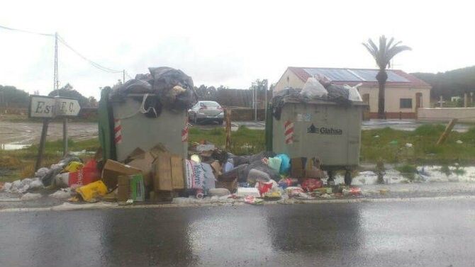 El PSOE exige al alcalde del PP que “solucione la acumulación de basura en Valdelamusa y San Telmo, tras seis días sin recogerse”