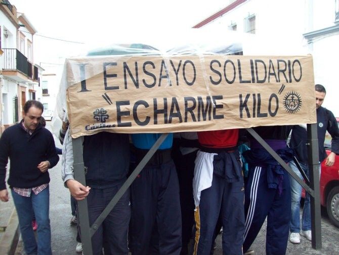 Los costaleros de Villalba del Alcor se solidarizan con los más necesitados