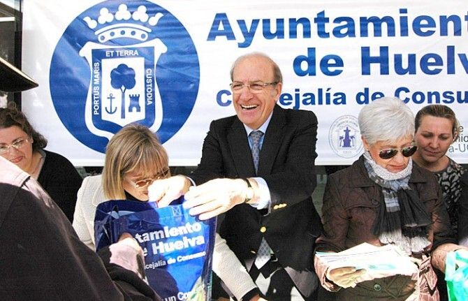 Bancos, hipotecas y eléctricas centran las consultas en el Día del Consumidor