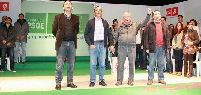 El PSOE resalta la labor de Carlos Navarrete y espera que 'su espíritu de lucha' se transmita a los más jóvenes