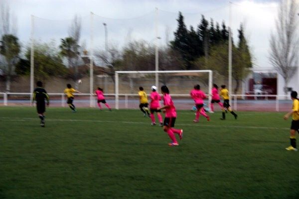 El Sporting recupera la sonrisa goleando al Lagunak (4-1)