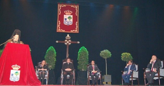 Isabel Perera pregona con emoción la Semana Santa de Isla Cristina