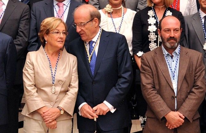 La reivindicación ciudadana y los fosfoyesos marcan la constitución del Ayuntamiento