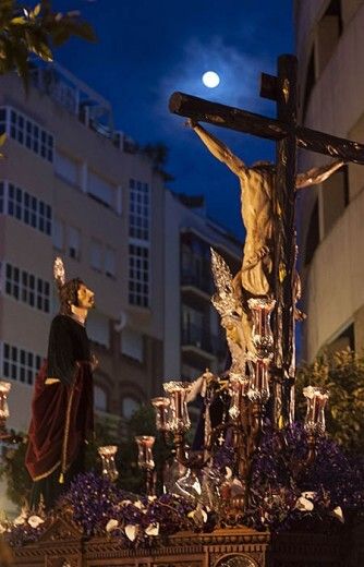 Un prudente Perdón encandila al corazón de la ciudad