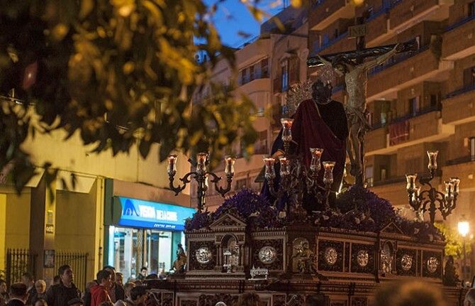 Un prudente Perdón encandila al corazón de la ciudad