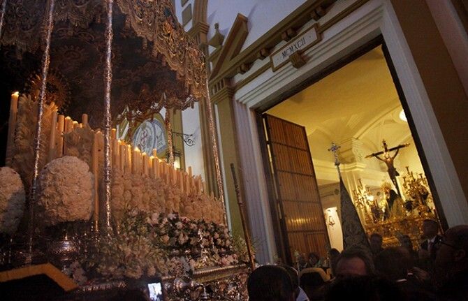 Tres Caídas levanta Huelva a su paso