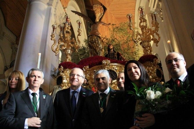 Tradicional ofrenda a las protagonistas de la jornada