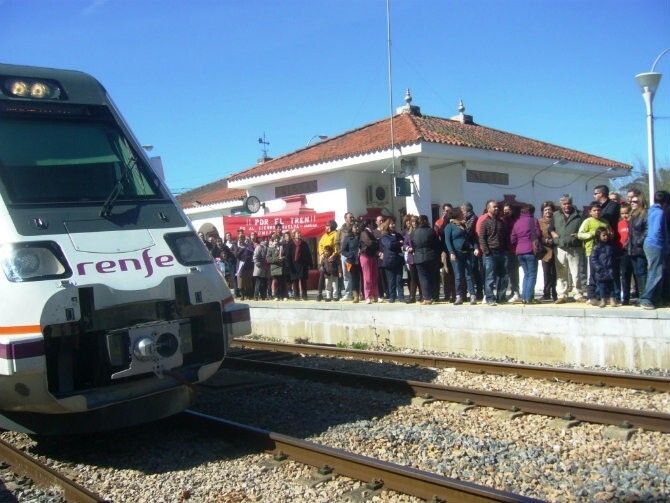 IU exige el mantenimiento de la línea férrea Huelva-Zafra en el viaje reivindicativo celebrado hoy
