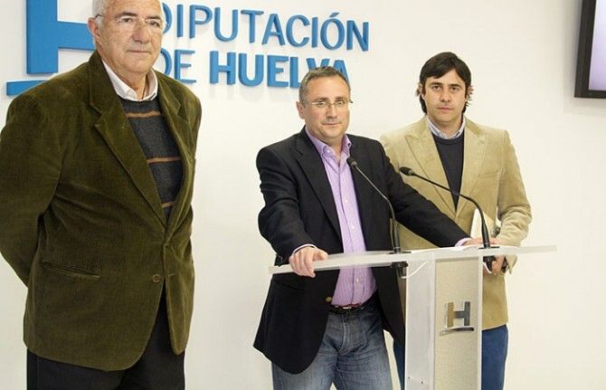La Diputación edita un libro sobre El Cerro que refleja los aspectos esenciales de la vida en el municipio