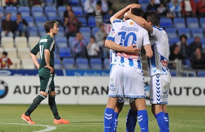 Un Castilla letal descose a un Decano desacertado (1-3)