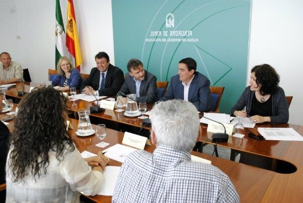 Unas 250 personas están ya trabajando en Huelva con el Plan de Choque de la Junta de Andalucía