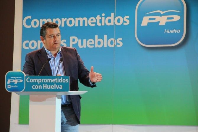 Sanz destaca en Huelva que el PP convertirá en más eficaz, ágil y barata la administración local