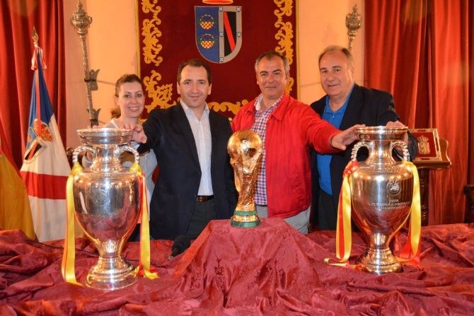 Las copas de la Selección Española de Fútbol, en Almonte