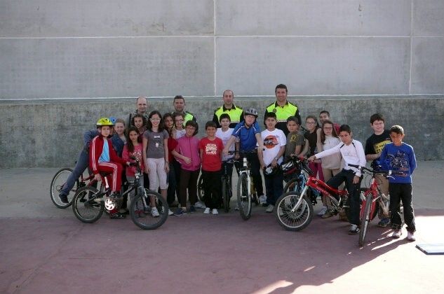La Policía Local forma sobre Educación Vial a los escolares de Trigueros