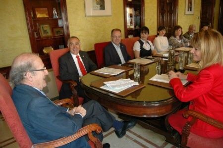 El alcalde de Huelva reconoce la labor de Asnia