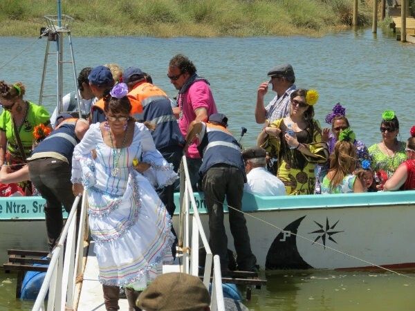 La llegada de Punta Umbría marca el comienzo de la Romería de Montemayor de Moguer
