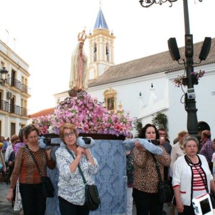 Las amas de casa arropan a la Virgen de Fátima
