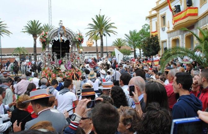 La lluvia despide a la Hermandad de Emigrantes