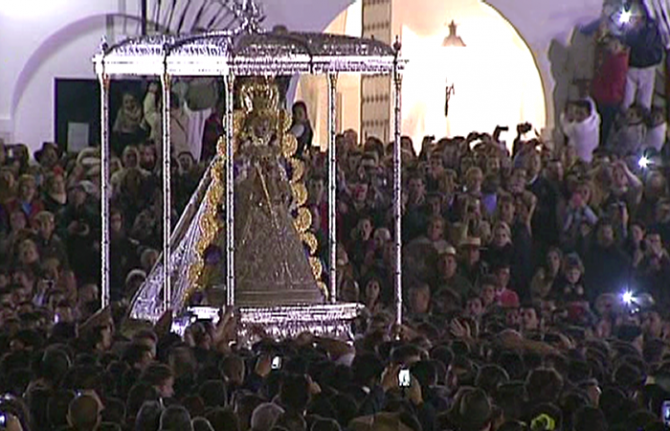 La Virgen del Rocío enjoya una nueva estampa