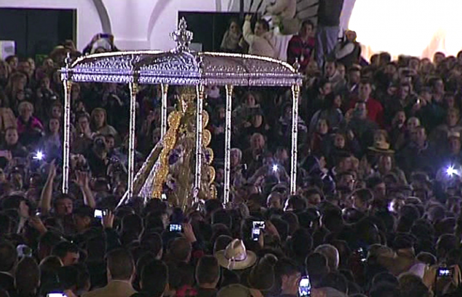 La Virgen del Rocío enjoya una nueva estampa
