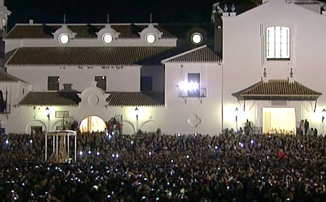 La Virgen del Rocío enjoya una nueva estampa