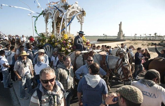 Los rocieros de Huelva y Emigrantes regresan a la capital