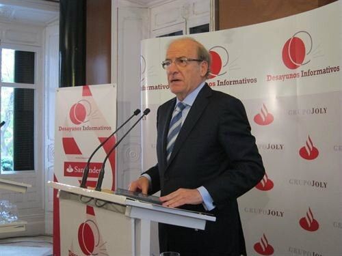 Pedro Rodríguez dice que Aznar se ha puesto 'a disposición' del PP y descarta que 'amague con volver'