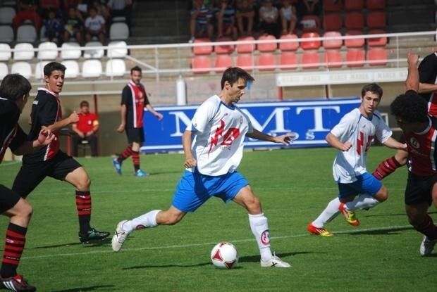 Asen, un delantero inteligente que aún golea en Tercera División
