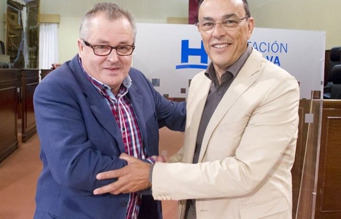 La Diputación firma un convenio con la AMHyJA por valor de 12.000 euros para exhumar la fosa de Encinasola