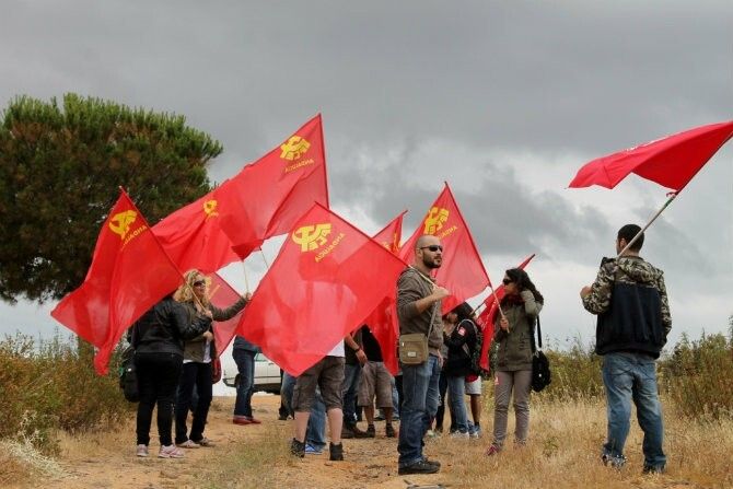 El Partido Comunista ocupa una finca pública en Lepe 