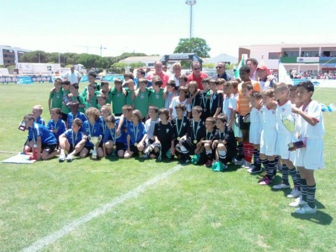 El Sevilla CF gana los campeonatos de Andalucía de fútbol 7 benjamín e infantil