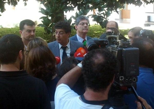 Valderas defiende la legalidad y su honradez en la compra de un piso en Bollullos